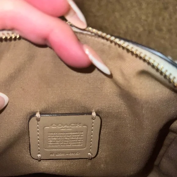 small coach purse - Picture 3 of 3